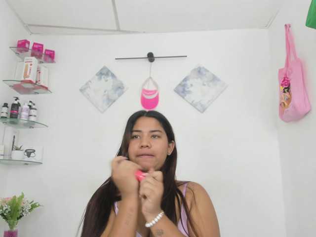 curvylattina live cam on BongaCams