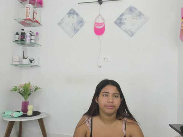 curvylattina live cam on BongaCams