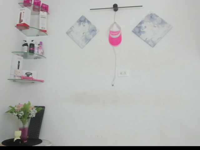 curvylattina live cam on BongaCams