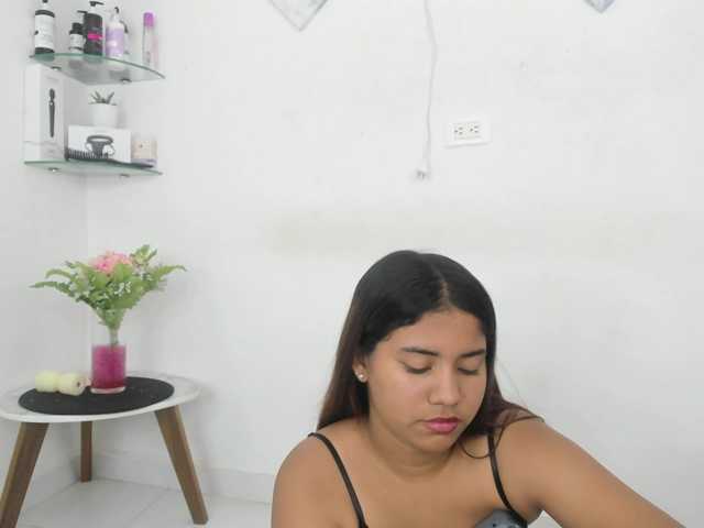 curvylattina live cam on BongaCams