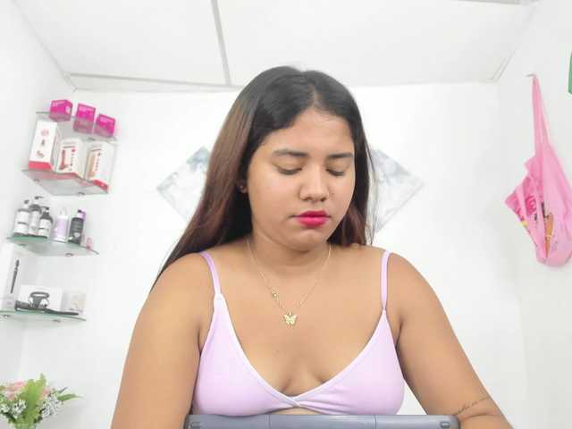 curvylattina live cam on BongaCams