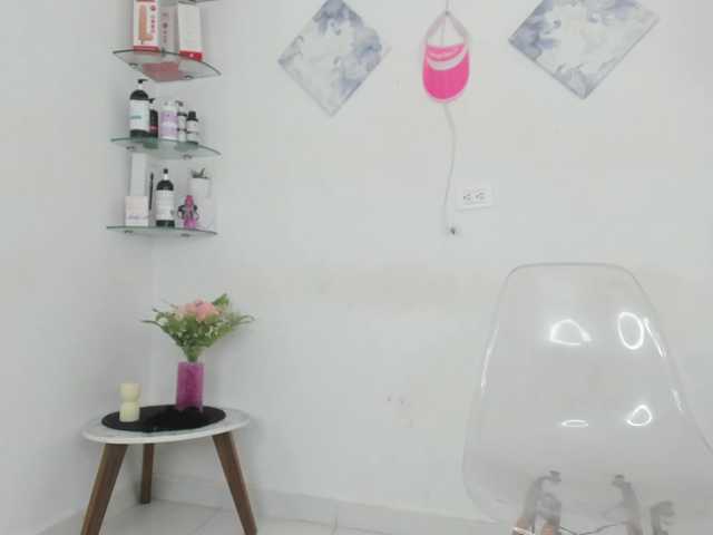 curvylattina live cam on BongaCams