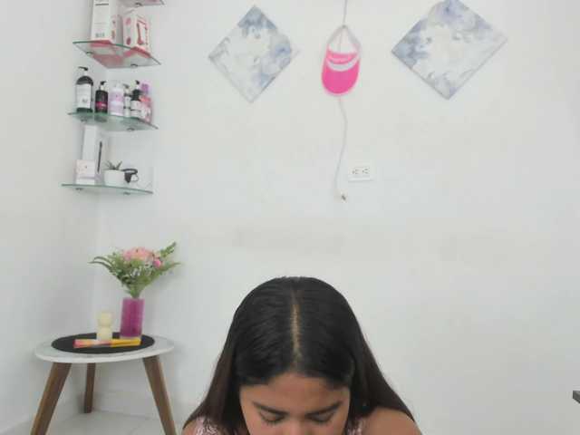 curvylattina live cam on BongaCams