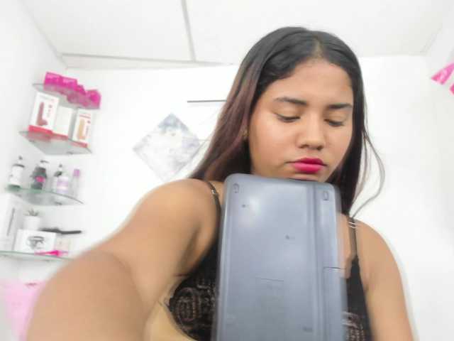 curvylattina live cam on BongaCams
