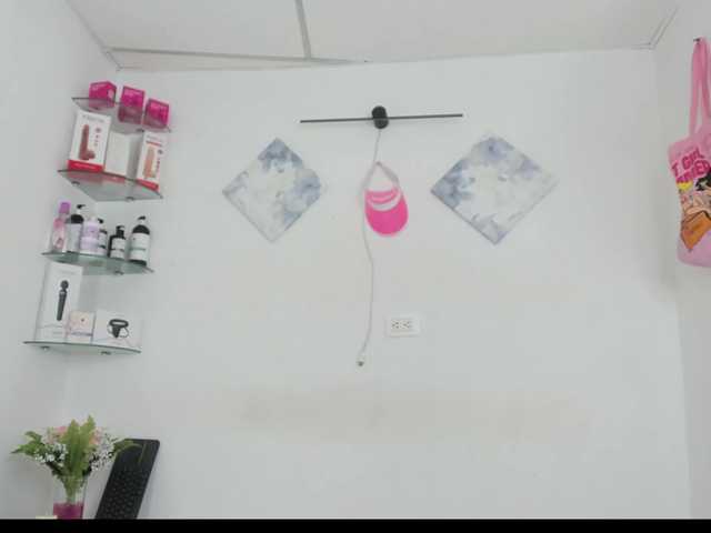 curvylattina live cam on BongaCams