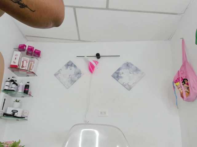 curvylattina live cam on BongaCams
