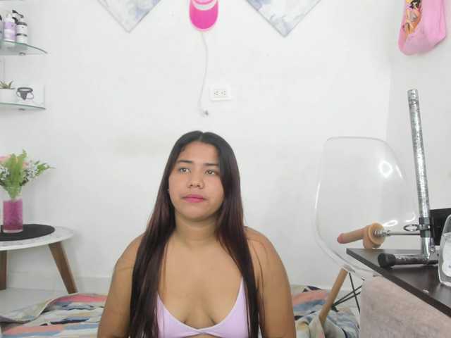 curvylattina live cam on BongaCams