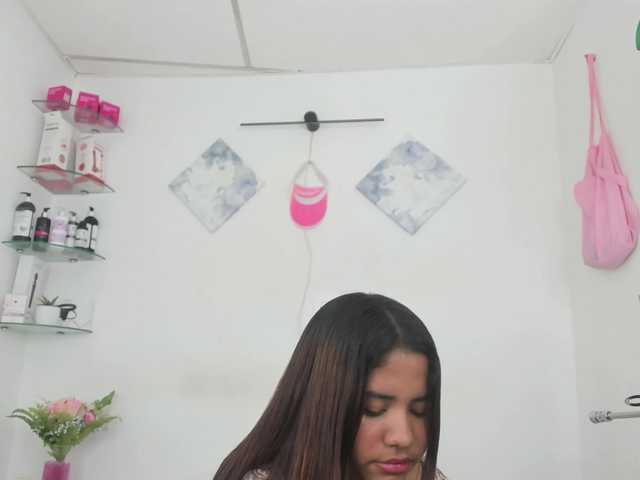 curvylattina live cam on BongaCams