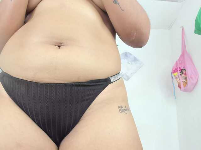 curvylattina live cam on BongaCams
