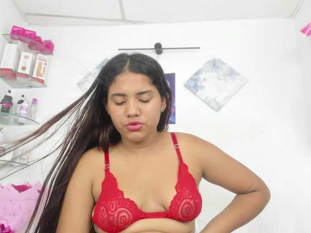 curvylattina live cam on BongaCams