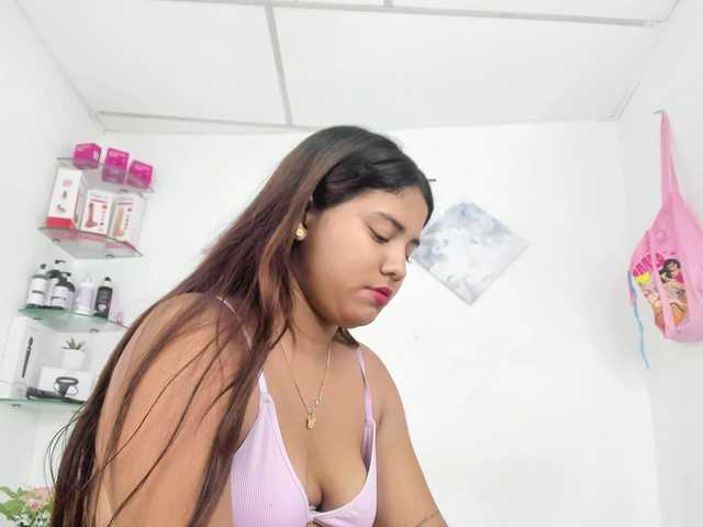 curvylattina live cam on BongaCams