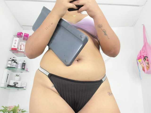 curvylattina live cam on BongaCams