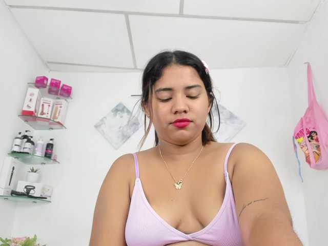 curvylattina live cam on BongaCams