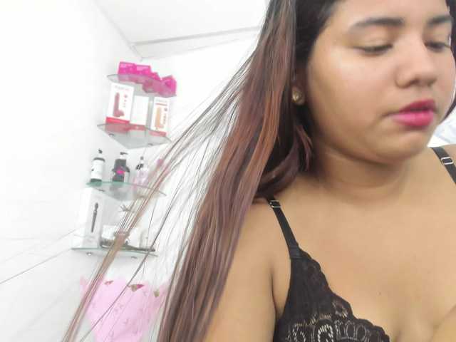 curvylattina live cam on BongaCams