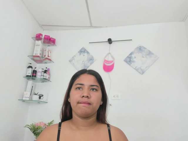 curvylattina live cam on BongaCams