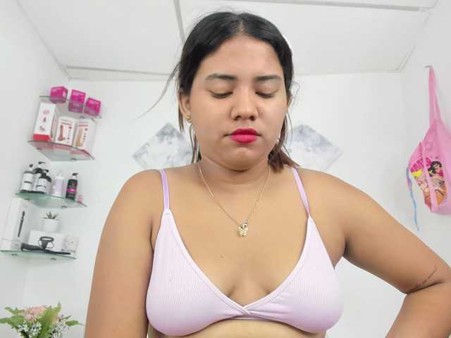 curvylattina live cam on BongaCams