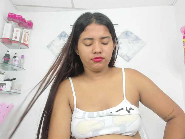 curvylattina live cam on BongaCams