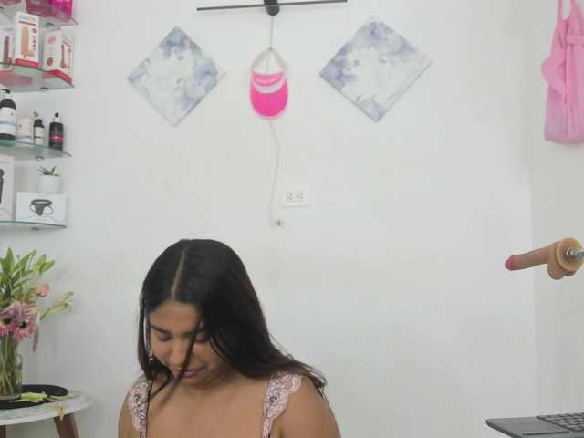 curvylattina live cam on BongaCams