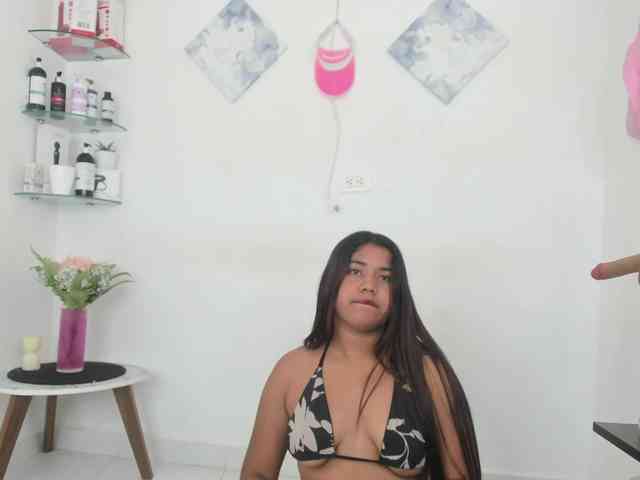 curvylattina webcam