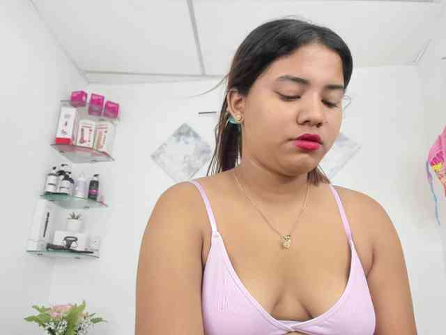 curvylattina webcam