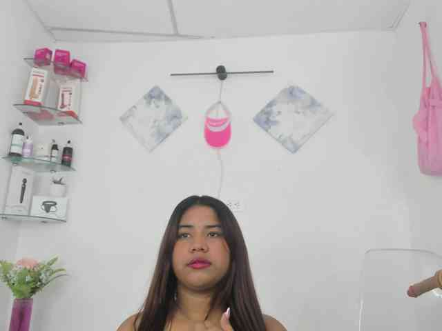 Model: curvylattina