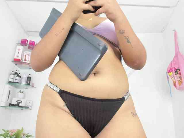 curvylattina webcam