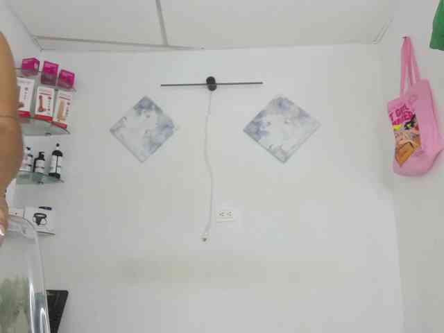 Curvylattina's cam show statistics and live stream