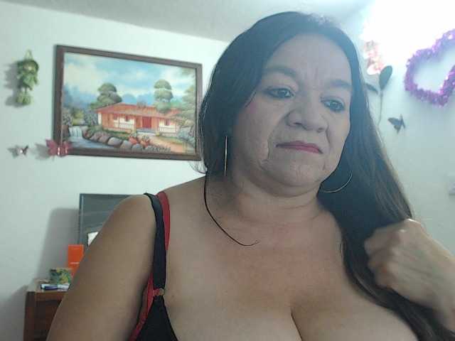 le modèle LluviaXDorada est en webcam porno dans un show sur le site bongacams, il possède les tags suivants: Latino/Hispanic,Brunette,Shaved