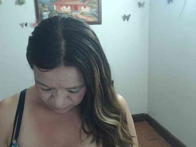 LluviaXDorada Live Webcam on BongaCams