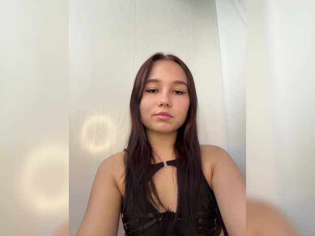 Roni-muse live cam on BongaCams