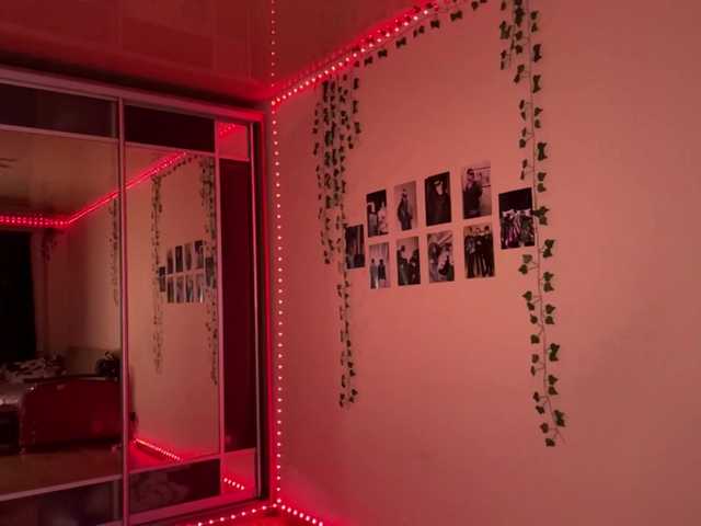 kittywhite's BongaCams show and profile