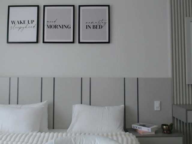 Diana-Ra Nude Live Sex Shows