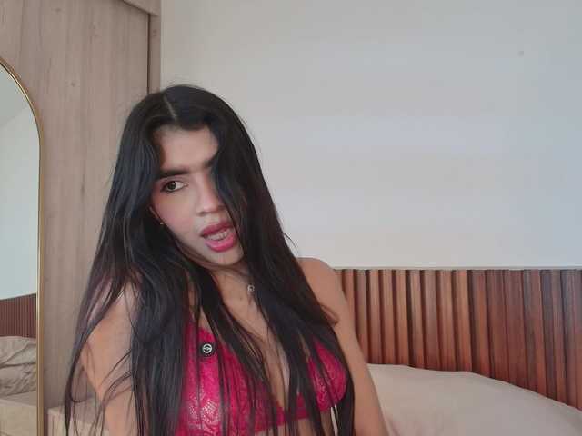 Blommlunaa live cam on BongaCams