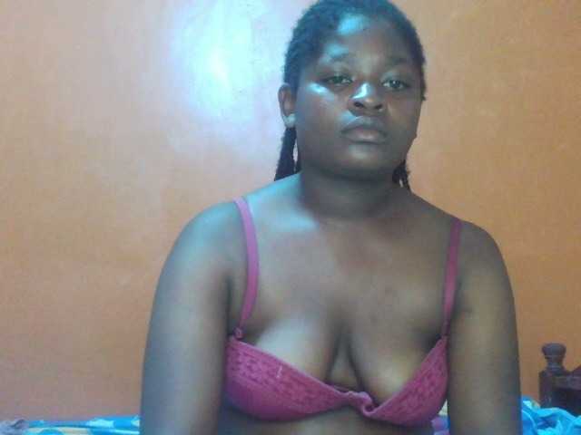 le modèle Prettysash est en webcam porno dans un show sur le site bongacams, il possède les tags suivants: Ebony,Brunette,Shaved