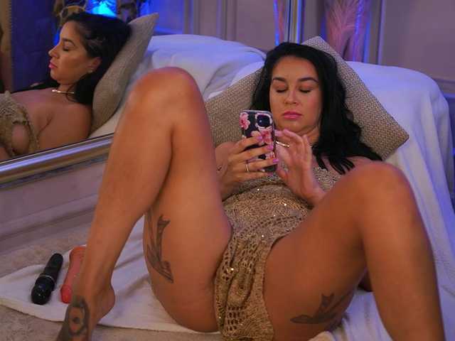 FrancescaDante live cam on BongaCams
