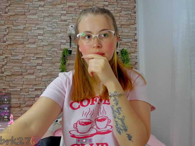 zoe-brk live cam on BongaCams