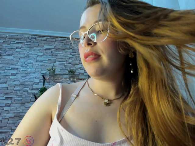 zoe-brk live cam on BongaCams