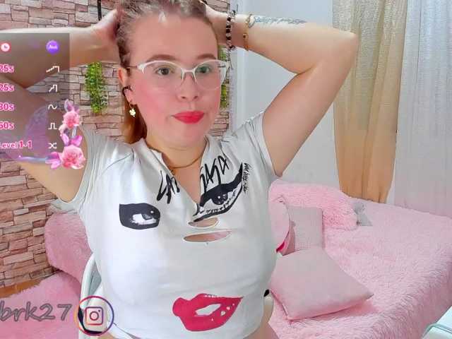zoe-brk live cam on BongaCams