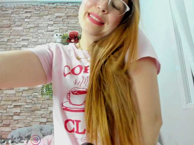 zoe-brk live cam on BongaCams