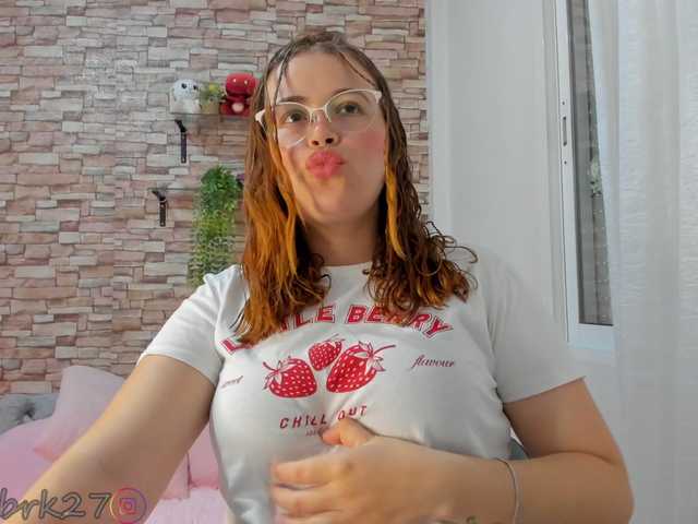 zoe-brk live cam on BongaCams