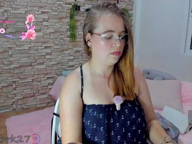 zoe-brk live cam on BongaCams