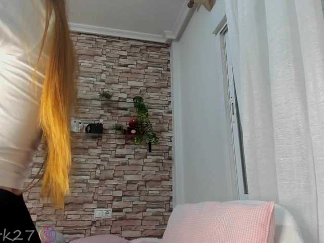 zoe-brk live cam on BongaCams