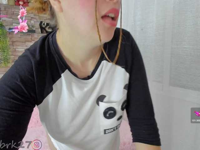 zoe-brk live cam on BongaCams