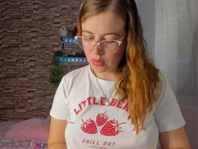 zoe-brk live cam on BongaCams