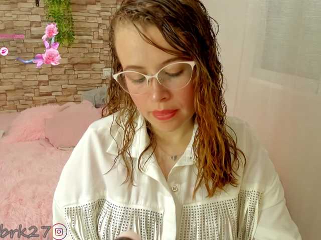 zoe-brk live cam on BongaCams