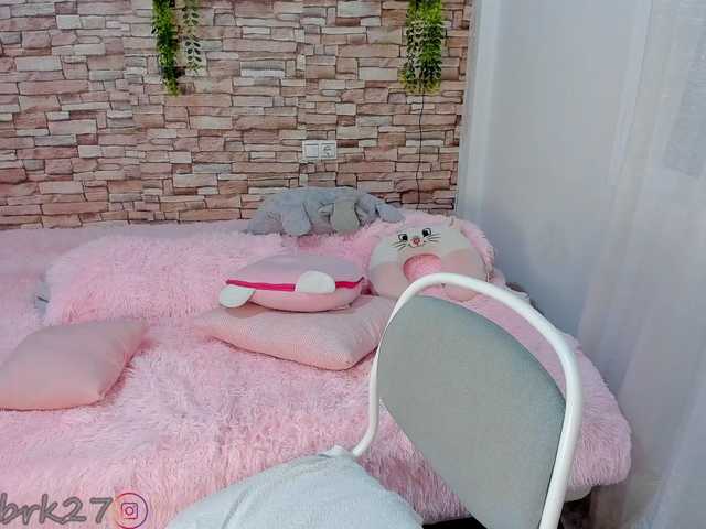 zoe-brk live cam on BongaCams