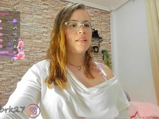 zoe-brk live cam on BongaCams