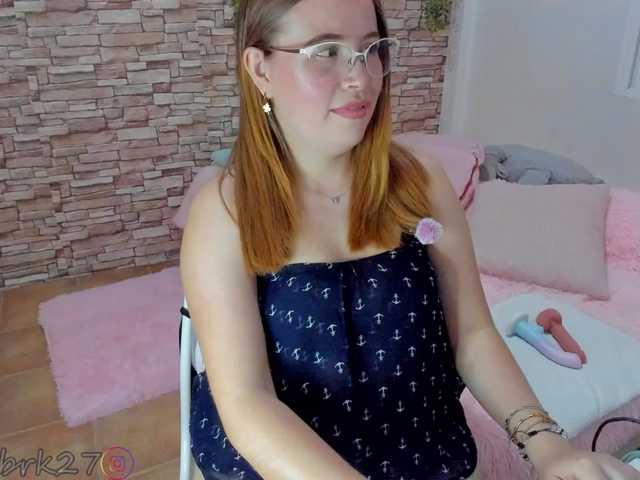 zoe-brk live cam on BongaCams