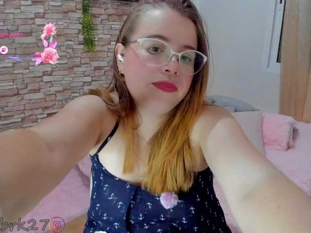 zoe-brk live cam on BongaCams