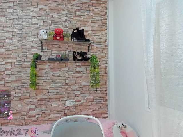 zoe-brk live cam on BongaCams